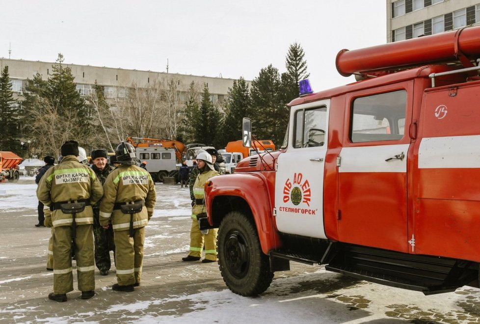 <p>В этот день Степногорск посещал с рабочим визитом аким Акмолинской области Сергей Кулагин. Чуть позже он приедет на эту площадь, чтобы осмотреть технику и пообщаться с работниками полиции, скорой помощи и других коммунальных служб.</p>