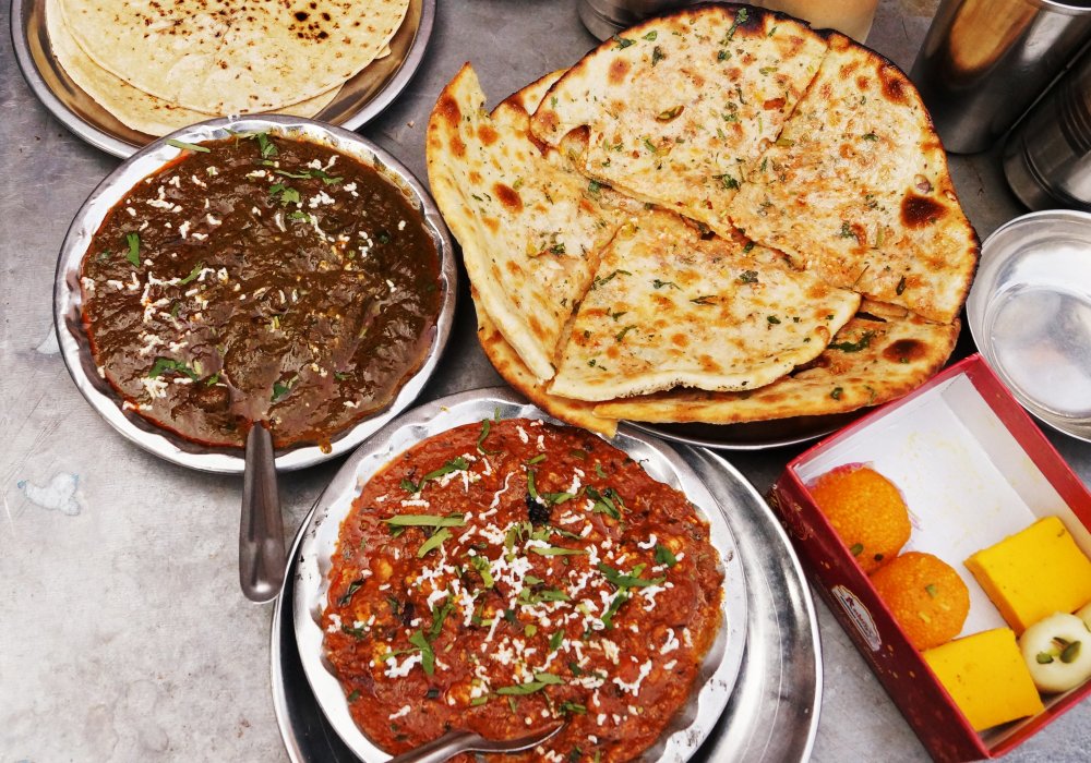 Индийский обед. Главное правило - только свежие продукты. Что приготовлено сегодня, должно быть съедено сегодня.