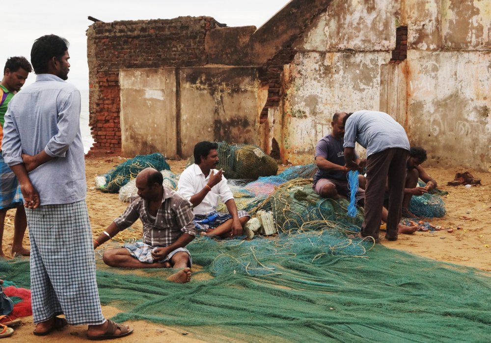 Пондичерри (восточное побережье Индии). Неспешно и своим чередом идет жизнь в деревне рыбаков.