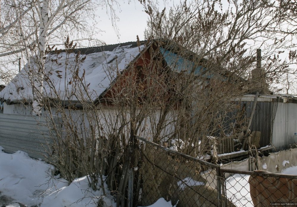 А вот и дом, где живет бабушка Марьям - Зинеш Ахмедовна.