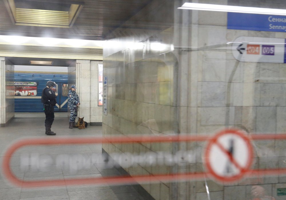 Усиление мер безопасности на станции "Сенная площадь". Фото REUTERS/Grigory Dukor