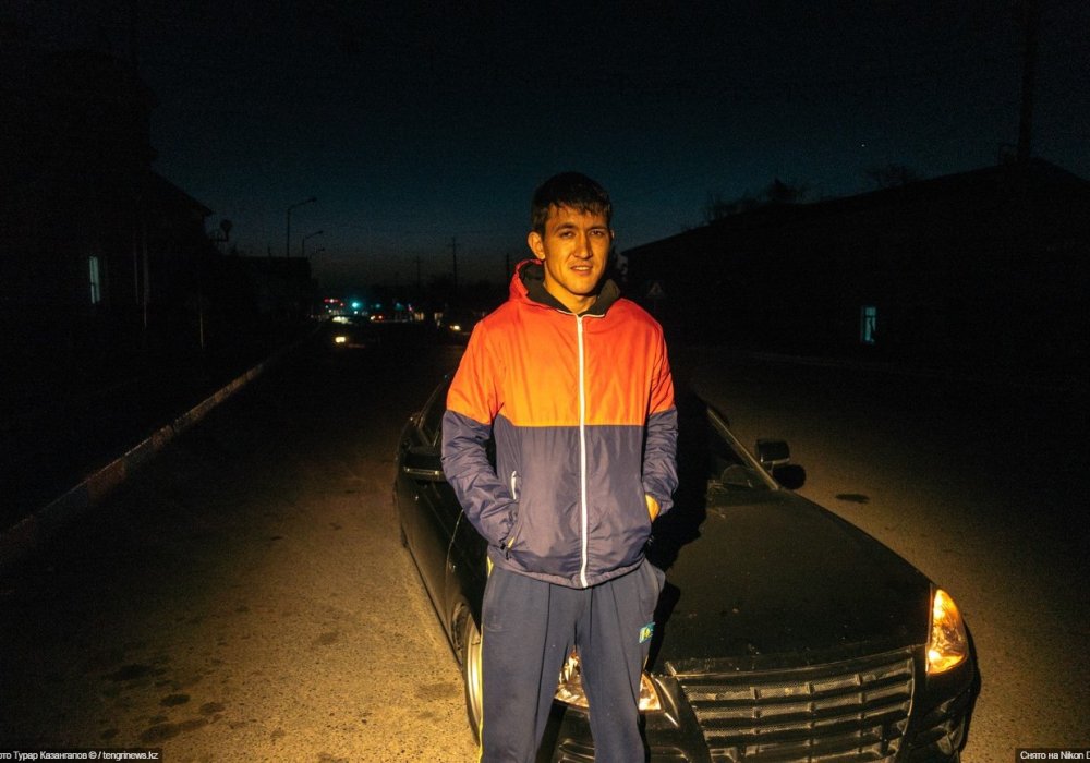 <p>"После 10 вечера город становится как будто мертвый, темно, освещение отключается", - говорит еще один местный житель Тимур Ахатаев. Он работает на газостанции.</p>