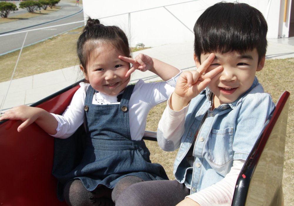 <p>Корейцы - открытый и приветливый народ. По-детски непосредственные и трудолюбивые.</p>