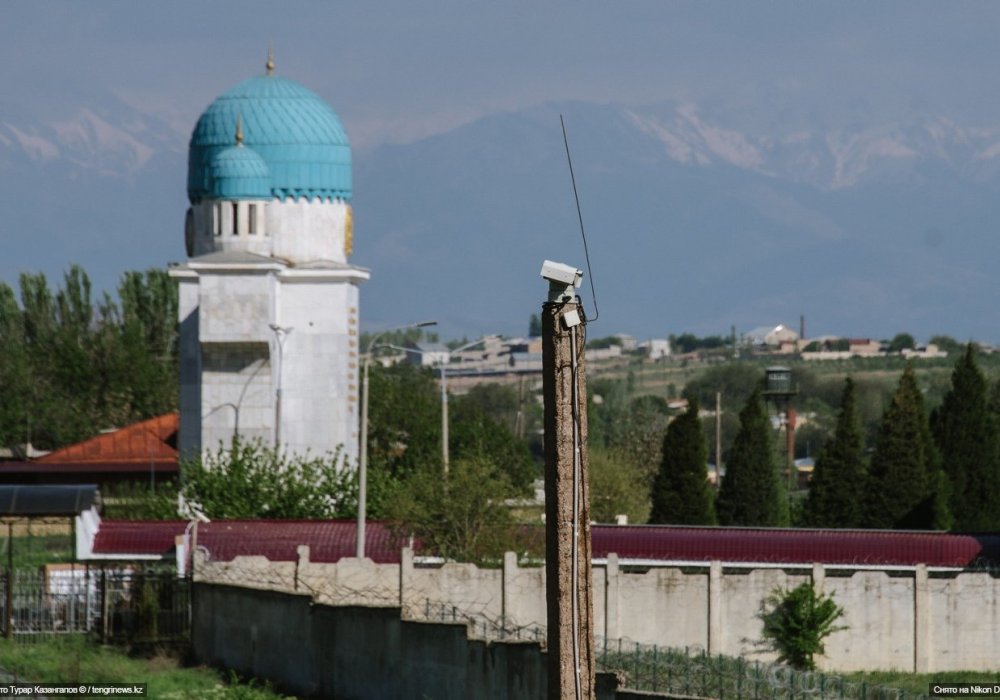 <p>Видеонаблюдение в поселке на границе между Казахстаном и Узбекистаном.</p>