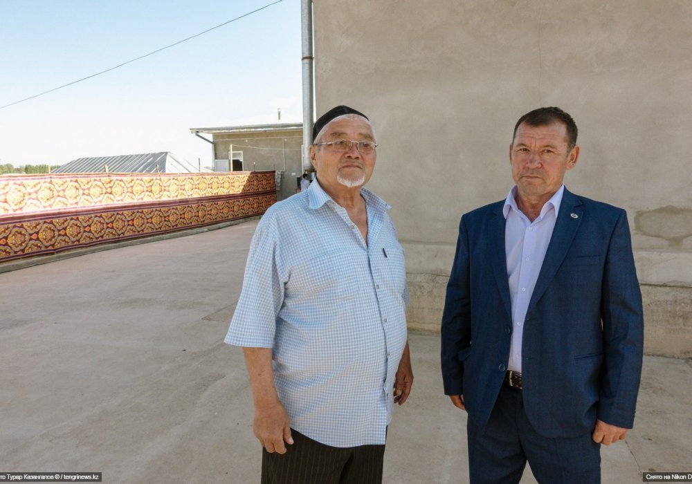 "Здесь никто не делится на узбека или казаха, все вместе живут. Мы всегда помогаем соседям в беде и в радости, всегда рядом", - говорят местные жители.