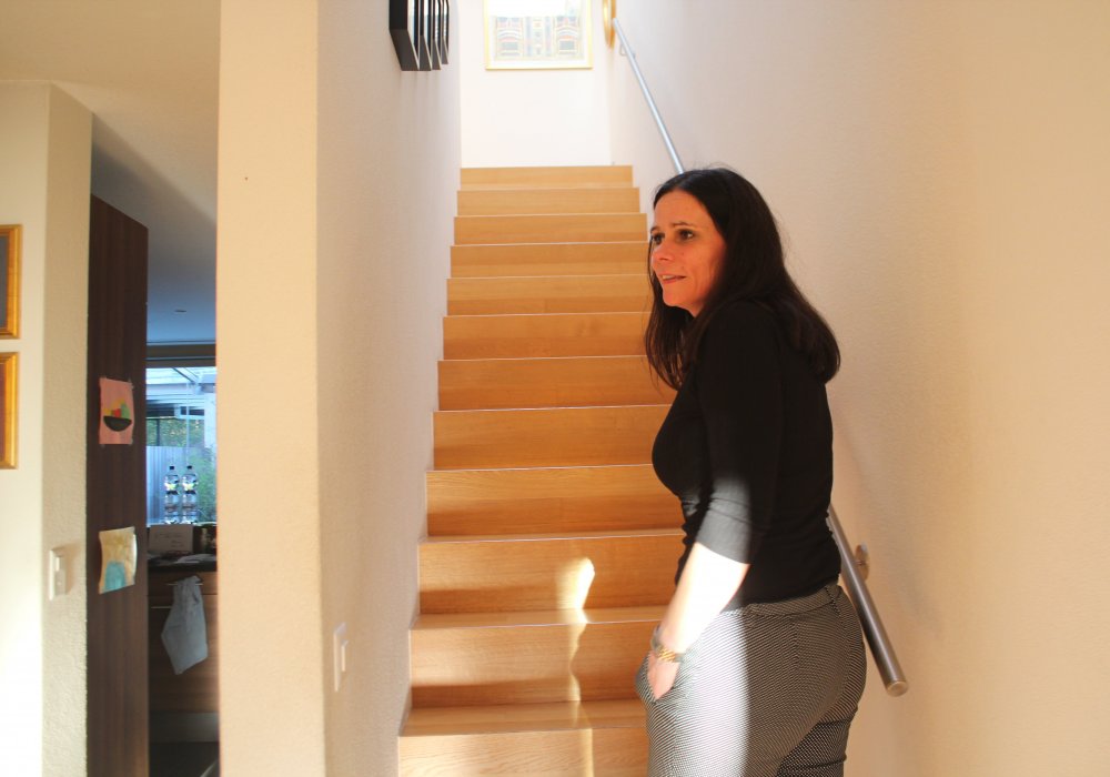 Семья живет в двухэтажном доме. Как объяснила нам Карин, купить дом в Швейцарии - большая роскошь и удача.