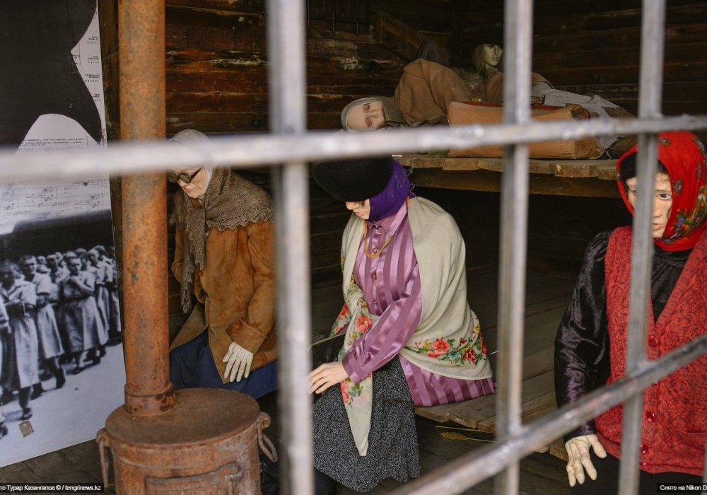<p>Там же отмечается, что в течение января и февраля заключенные начали поступать непрерывным этапом. Только из Бутырской тюрьмы прибыло 1 600 женщин. Узниц привозили в АЛЖИР со всех концов СССР.</p>