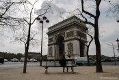 Их нельзя сравнивать, но очень хочется: Триумфальная арка в Нур-Султане и Париже