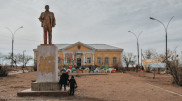Это какая-то антиутопия. Затерянный поселок в казахстанской пустыне