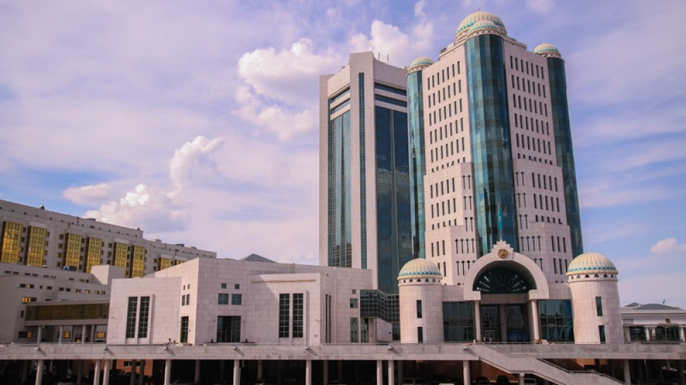 Ура, каникулы! В Парламенте Казахстана завершился очередной политический сезон