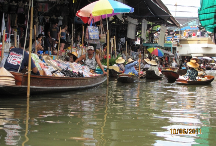 Плавучий рынок недалеко от Бангкока.©Динара Муратова