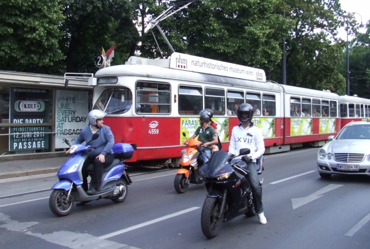 В Вене больше мотоциклистов и велосипедистов, чем автомобилей. ©Роза Есенкулова
