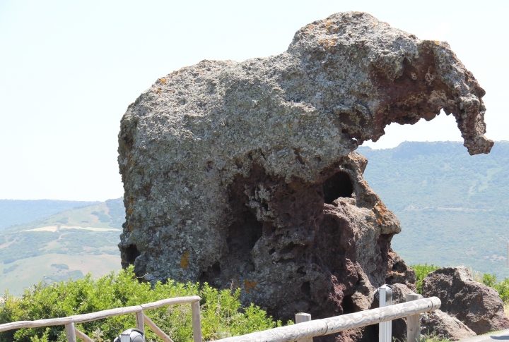 RoccadellElefante - скала, выточенная ветром и дождями, в форме слона. ©Сергей Майборода