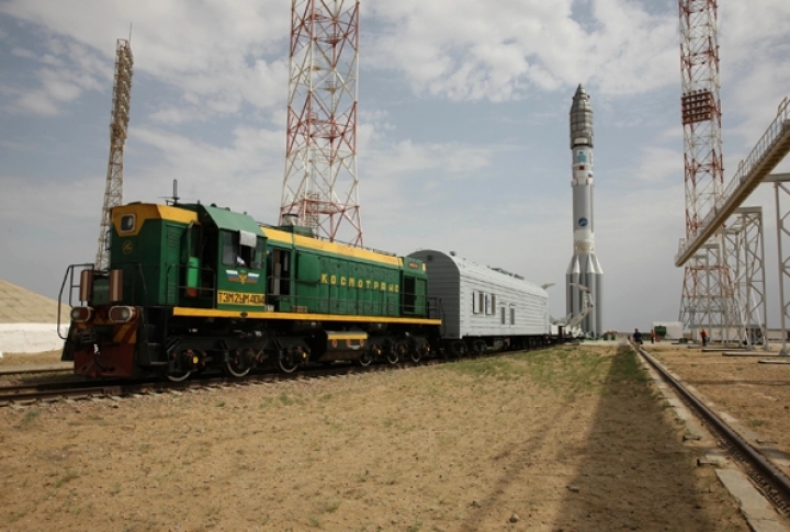 Напомним, первоначально запуск KazSat-2 был намечен на декабрь 2009 года. По техническим причинам его перенесли на конец 2010 года, затем на март 2011-го. Позже планировалось, что запуск состоится 10 июля, но старт был вновь перенесен. <br>Фото: ГКНПЦ им. М.В.Хруничева©