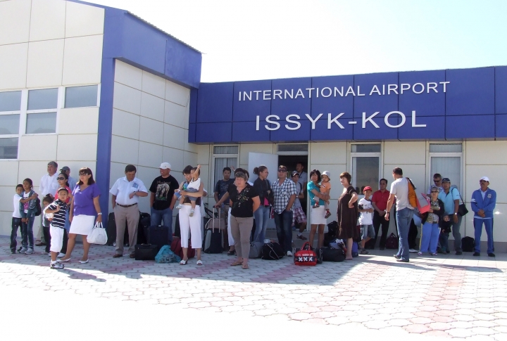 Международный аэропорт обслуживает только один рейс - 2 раза в неделю - Алматы-Тамчи-Алматы ©Роза Есенкулова 