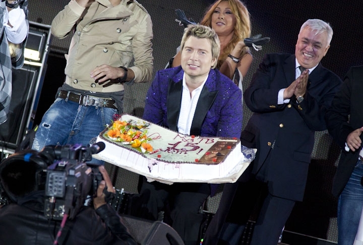 Юбилейный торт, приготовленный специально к 15-летию канала Муз-ТВ. ©Владимир Дмитриев