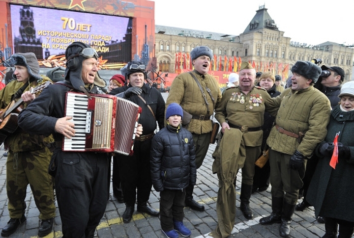 Участники торжественного марша в честь парада 1941 года на Красной площади. Фото ©РИА НОВОСТИ