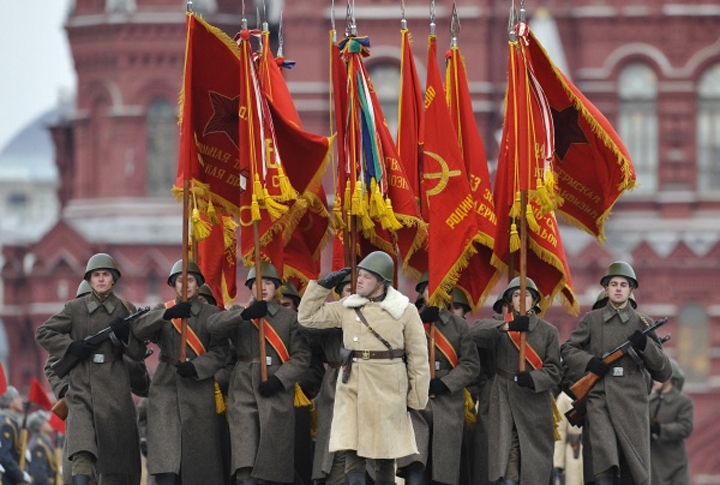 Торжественный марш в честь парада 1941 года на Красной площади. Фото ©РИА НОВОСТИ