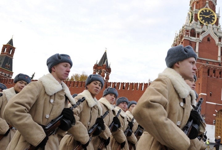 Участники торжественного марша в честь парада 1941 года на Красной площади. Фото ©РИА НОВОСТИ