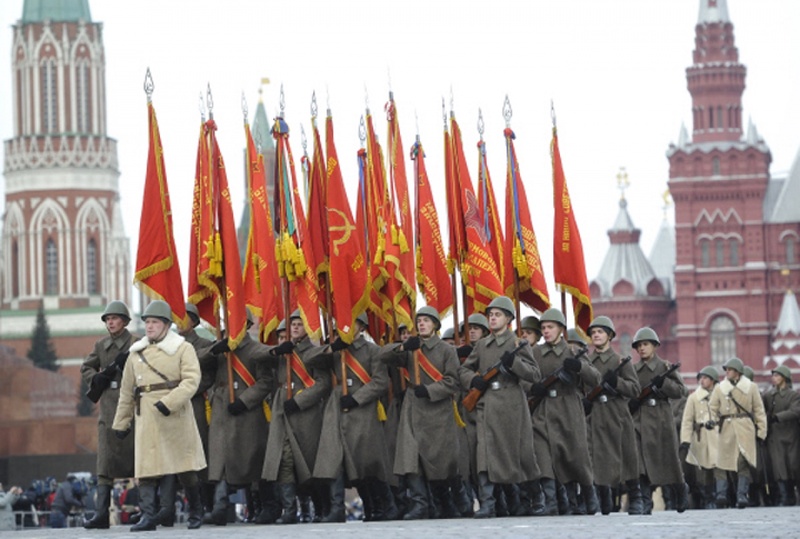 Участники торжественного марша в честь парада 1941 года на Красной площади. Фото ©РИА НОВОСТИ