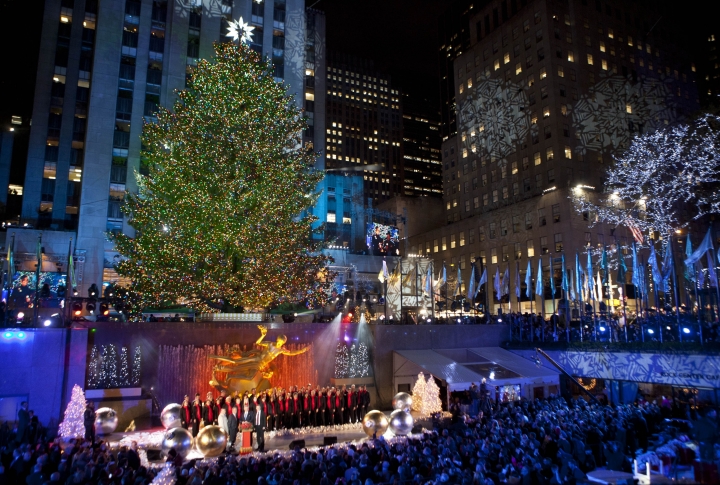 Новогодняя ель у Рокфеллер-центра в Нью-Йорке, США. Фото ©REUTERS\Andrew Burton
