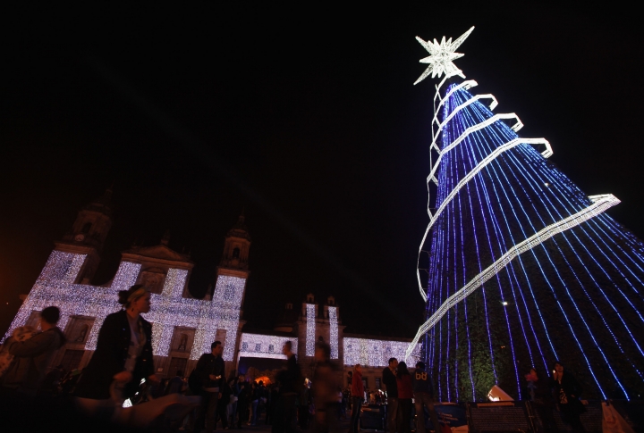 Новогодняя ель на центральной площади Боготы, Колумбия. Фото ©REUTERS\John Vizcaino