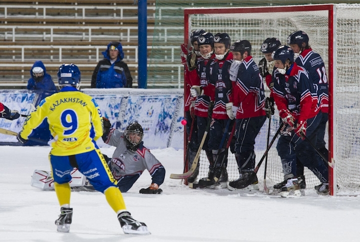  Хозяева льда в итоге победили со счетом 13:3.<br>Фото Владимир Дмитриев©