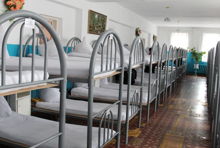 По правилам, во взрослой колонии кровати могут быть двухъярусными. <br>Фото Айжан Тугельбаева©