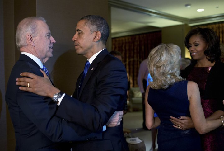 Президент США Обама и вице-президент Джо Байден празднуют победу. Фото ©REUTERS