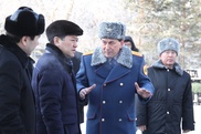Серику Ахметову показали оружие и снаряжение МВД Казахстана