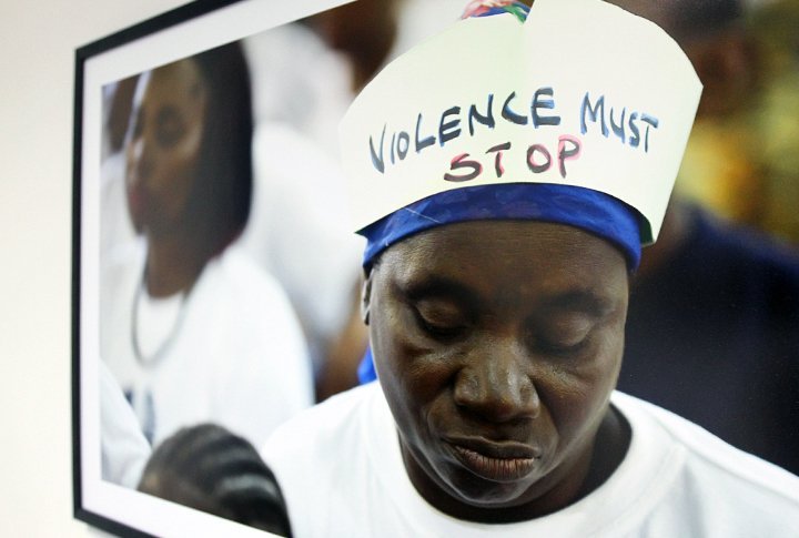 Женщина участвует в кампании "16 дней активизма", начатой миссией ООН в Либерии по укреплению прав женщин и искоренению насилия в отношении женщин. <br> Фото UN Photo/Christopher Herwig©