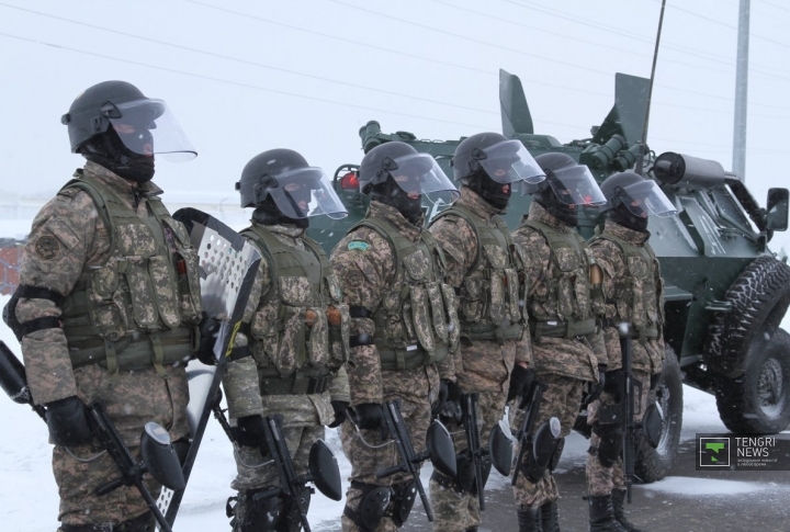 Солдаты перед занятием по стрельбе. Фото©Марат Абилов