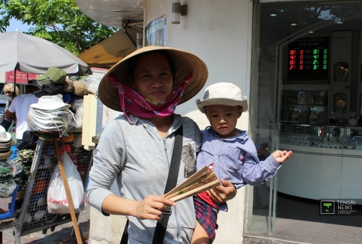 Вьетнамки стараются закрывать лицо и тело от солнца, чтобы кожа оставалась светлой. ©Роза Есенкулова