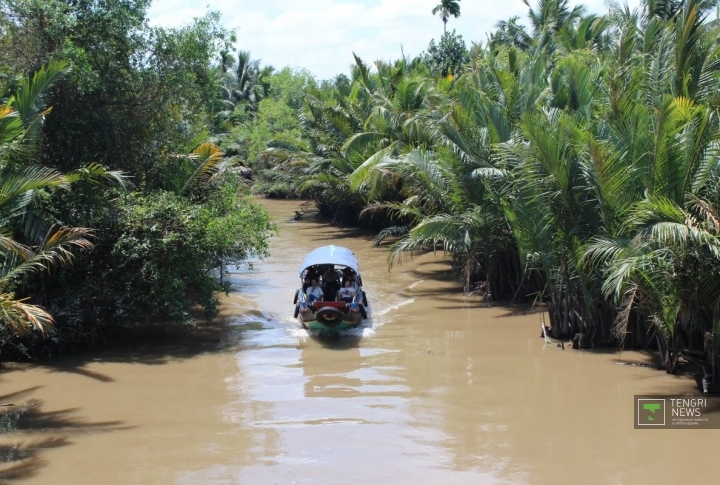 Кучи. Туристам предлагают сплав по реке, протекающей в джунглях. ©Роза Есенкулова