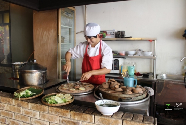 В ресторанах Вьетнама готовят на открытых кухнях. ©Роза Есенкулова