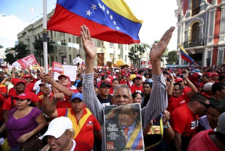 Сторонники Уго Чавеса на улицах Каракаса, Венесуэла. Фото REUTERS/Gil Montano©