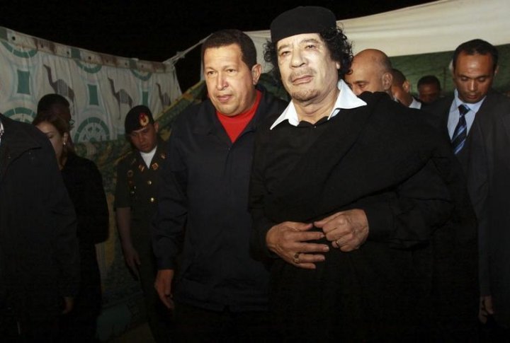 Уго Чавес в гостях у Муамара Каддафи в Триполи. Фото REUTERS/Miraflores Palace/Handout©