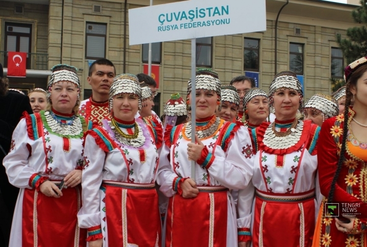 На празднике Навруз былит различные танцы от разных народов. ©Роза Есенкулова