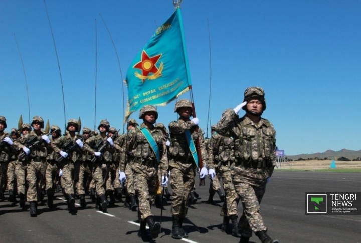 Бойцы продемонстрировали реальное применение современного оружия и военной техники, находящихся сейчас на вооружении казахстанской армии.
Фото ©Владимир Прокопенко