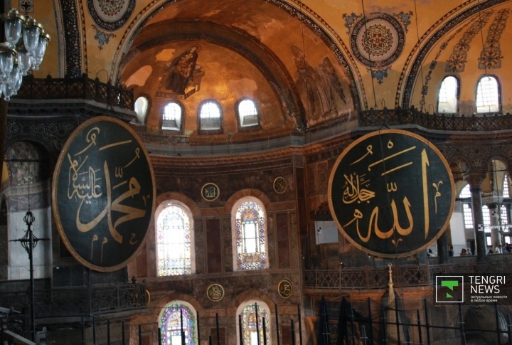 После захвата города османами Софийский собор был обращен в мечеть, а в 1934 году он приобрел статус музея. Фото ©Владимир Прокопенко