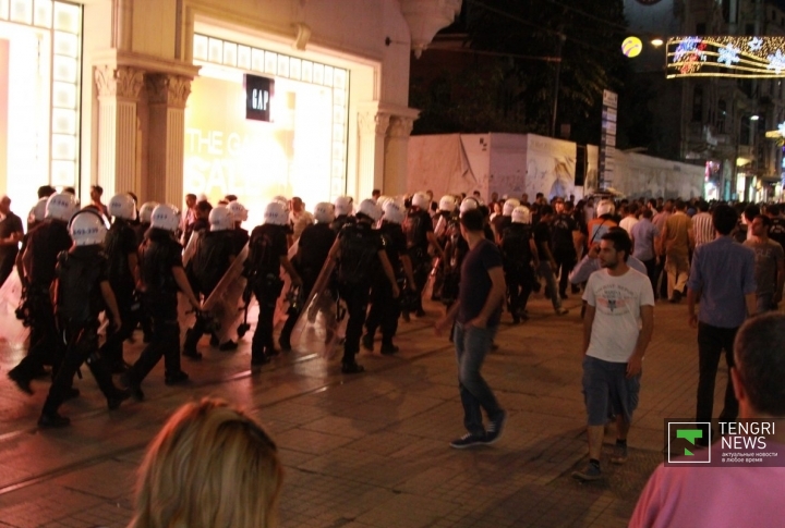Митинг на улице Истикляль.
Фото ©Владимир Прокопенко