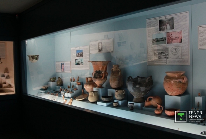 Зал периода античности. Здесь представлены артефакты, относящиеся к периодам от микенского до эллинистического: глиняные фигурки, сосуды для вина, посуда.
Фото ©Владимир Прокопенко.