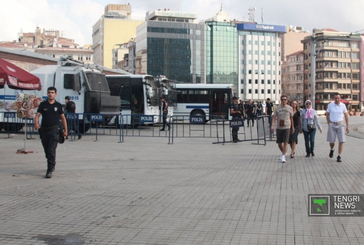 На площади Таксим усиленные наряды полиции продолжают дежурить.
Фото ©Владимир Прокопенко