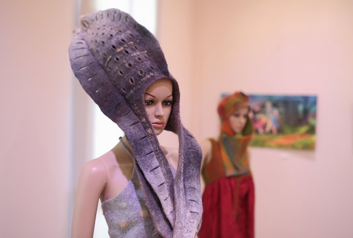 Коллекция  "Purple" венгерской художницы по войлоку Джудит Покс. Фото ©Ярослав Радловский