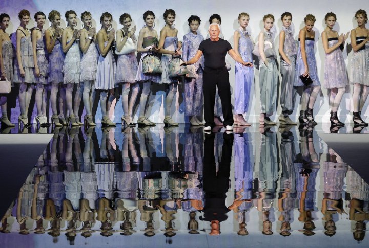 Giorgio Armani с моделями, представляющими коллекцию Emporio Armani. Неделя моды в Милане. Фото ©REUTERS
