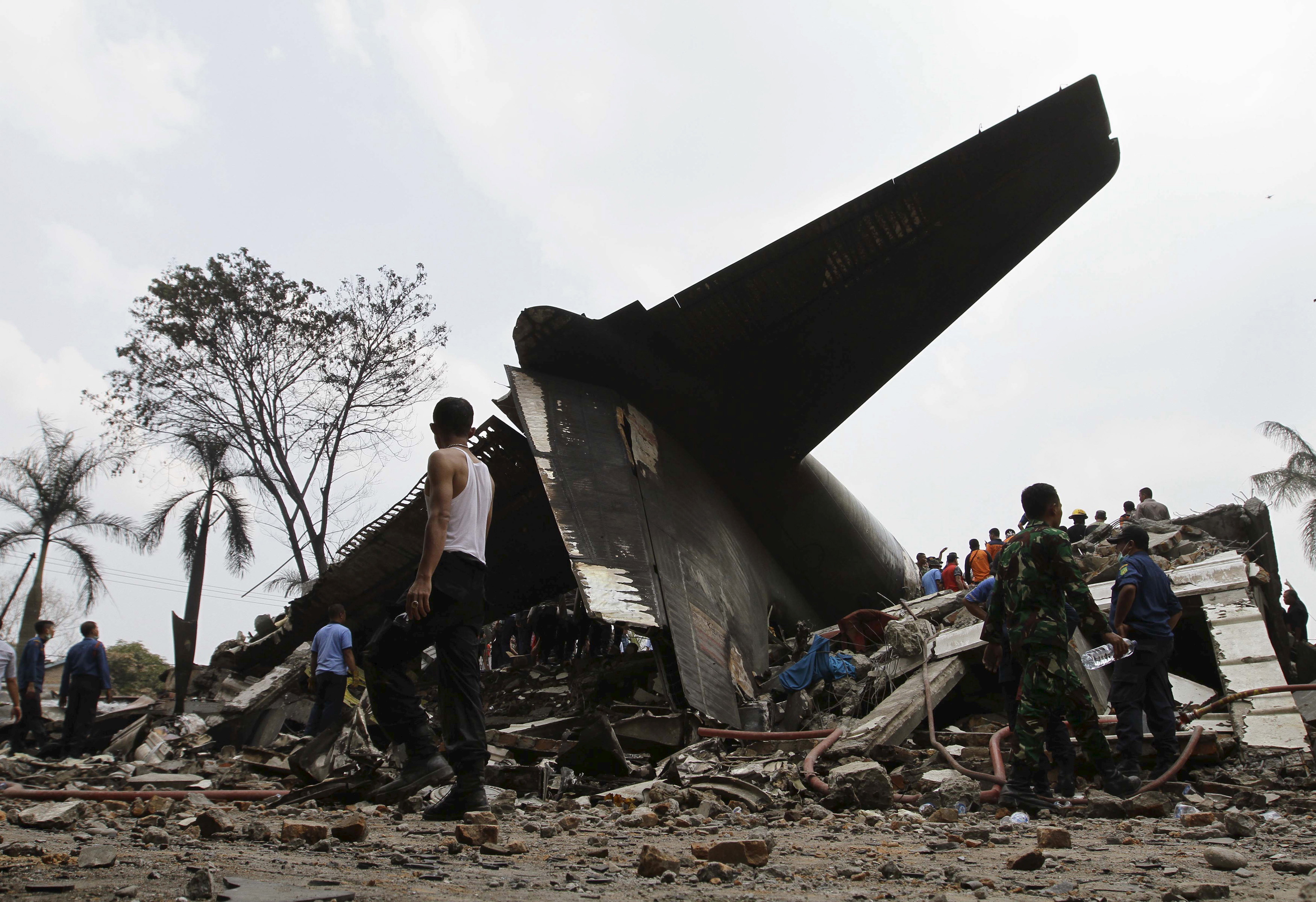 Катастрофа c-130 в Медане. Авиакатастрофа с-130 в Индонезии. Авиакатастрофы 2022