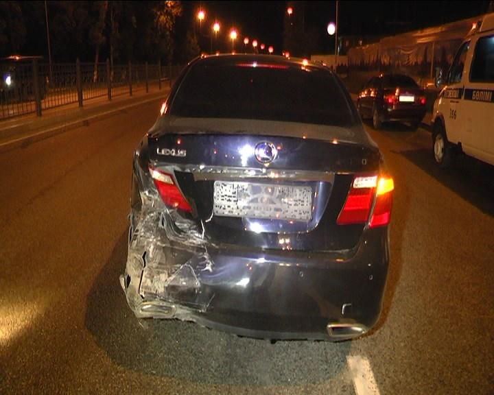 В Алматы в результате столкновения трех авто сбит пешеход В Алматы в результате столкновения трех авто сбит пешеход