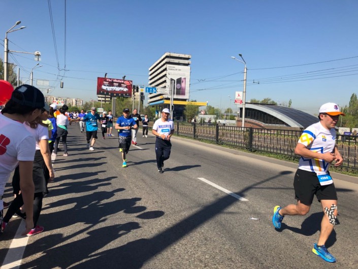 Almaty marathon. Алматы марафон фото. Almaty Marathon text.
