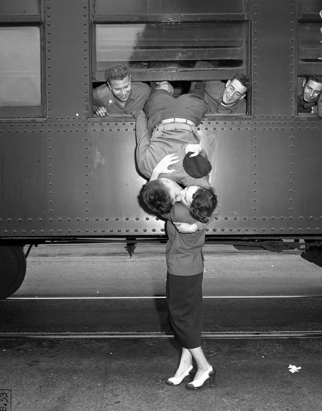 34 редких фото любви во время войны Она сильнее войны.