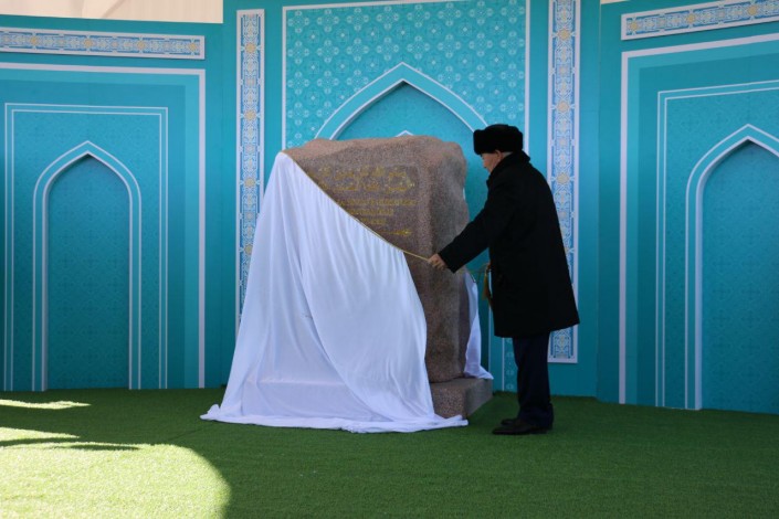 Президент Нурсултан Назарбаев открывает мечеть